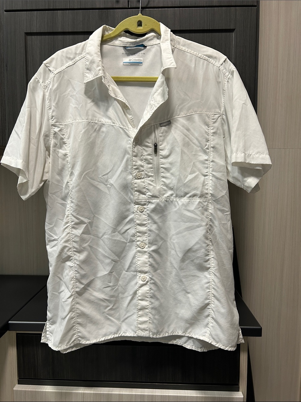 Columbia Men’s White Short-Sleeve Button-Up Shirt